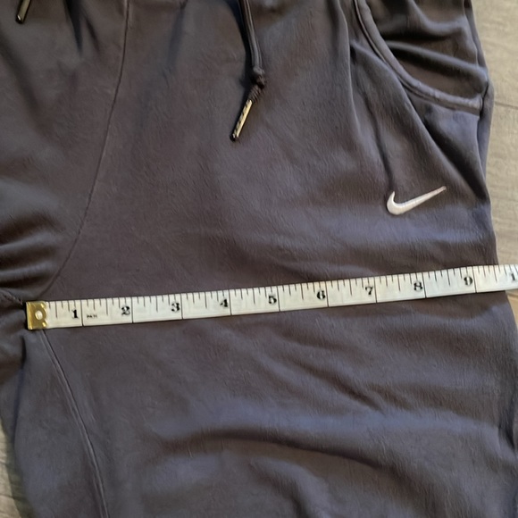 NIKE cropped grey jogging pants with pockets. Size Small - Picture 13 of 13